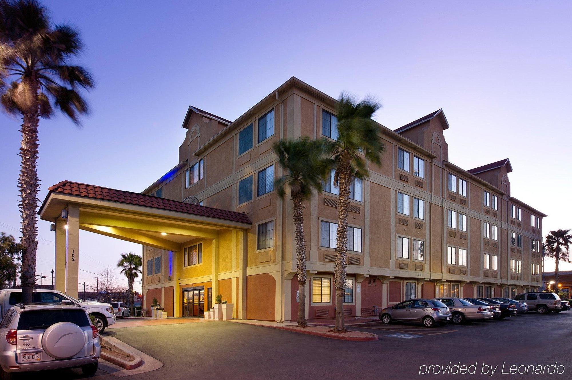 Holiday Inn Express & Suites San Antonio - Downtown Market Area By Ihg Exterior photo